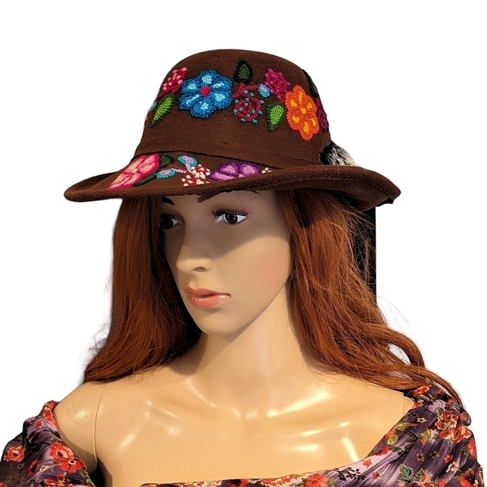 Peruvian hat/Andean hat/ handmade embroidery made by artisan/ floral style